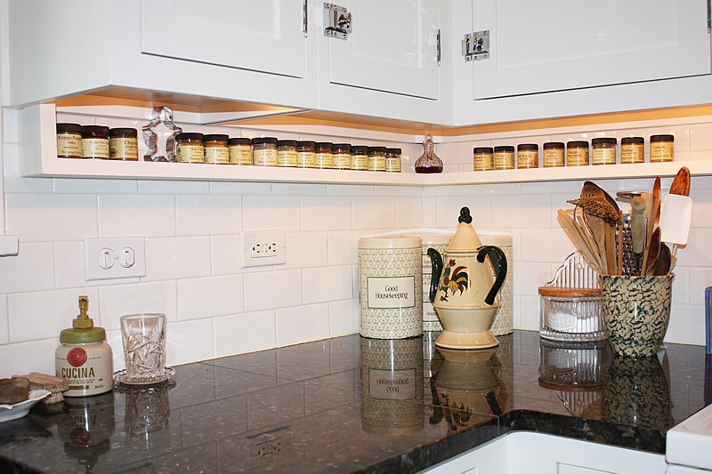 COTTAGE KITCHEN